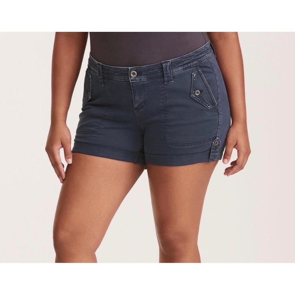 Torrid Military 3.5 Short Women 16 Navy Blue NWT Utility Cuffed Pockets - Picture 1 of 7